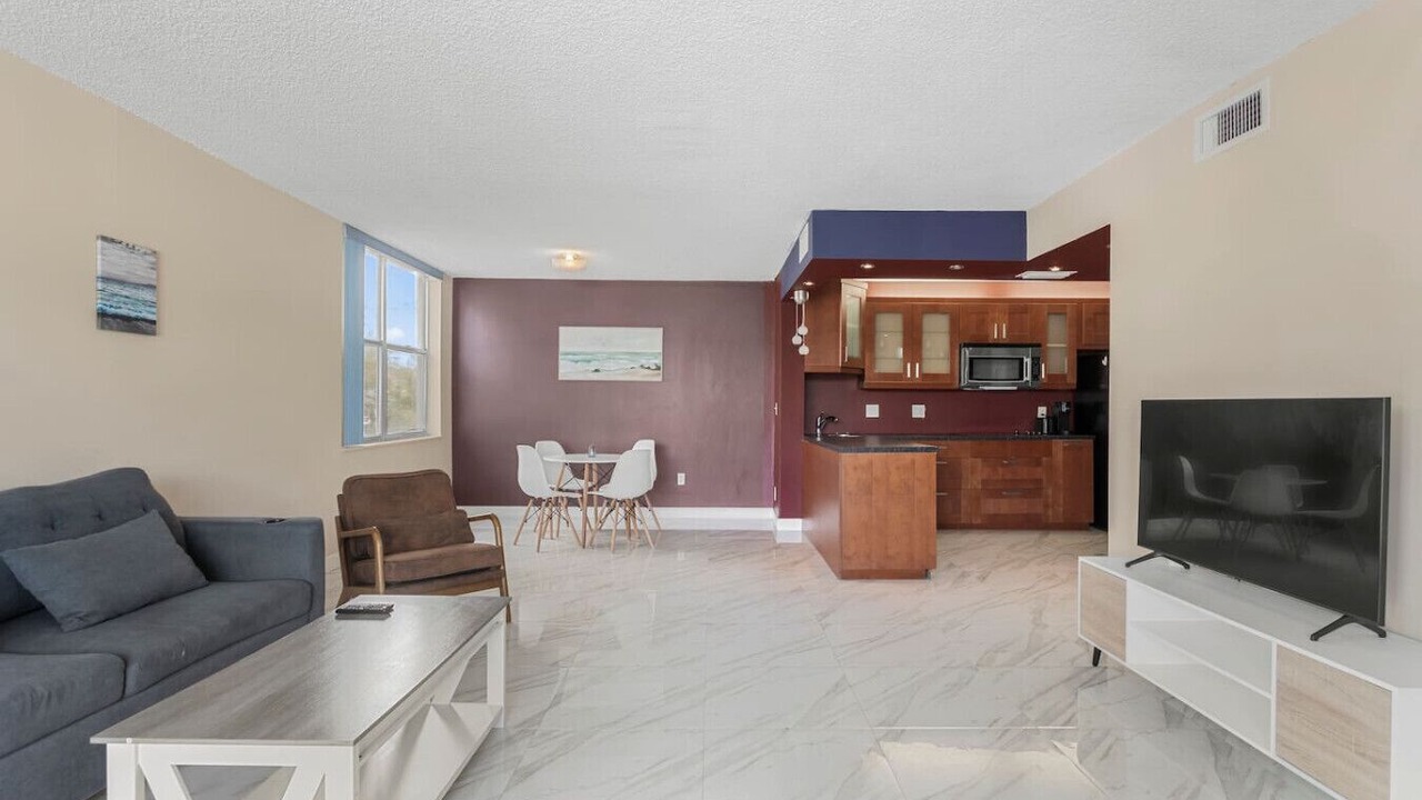 Photo of Livingroom in Bay Harbor Islands