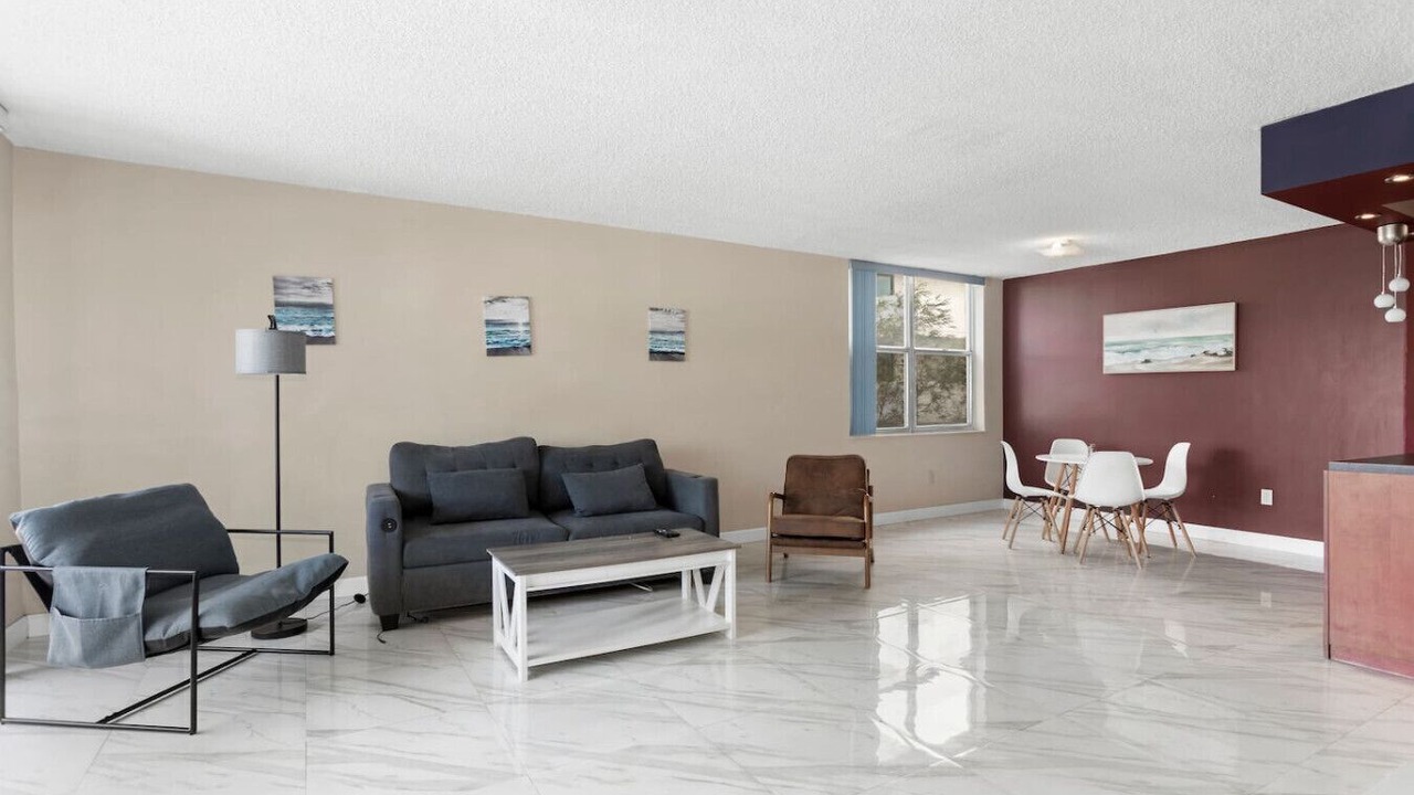 Photo of Livingroom in Bay Harbor Islands