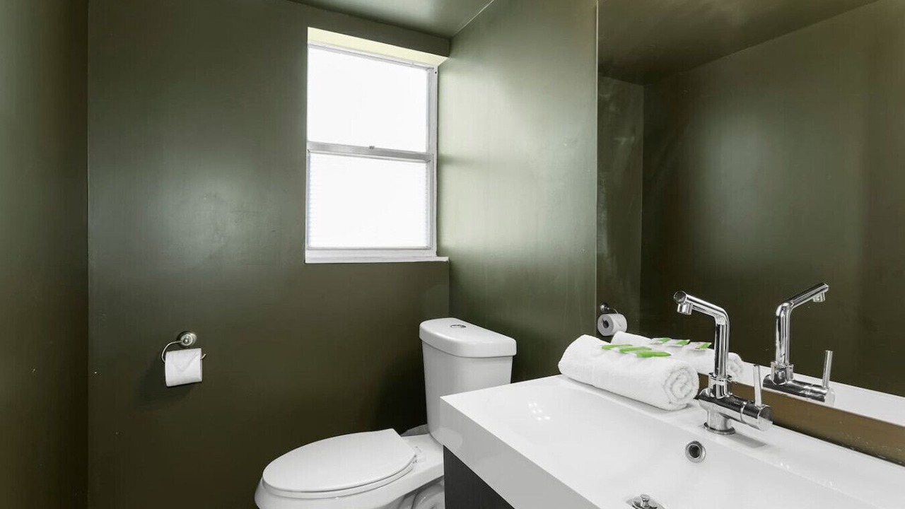 Photo of Bathroom in Bay Harbor Islands