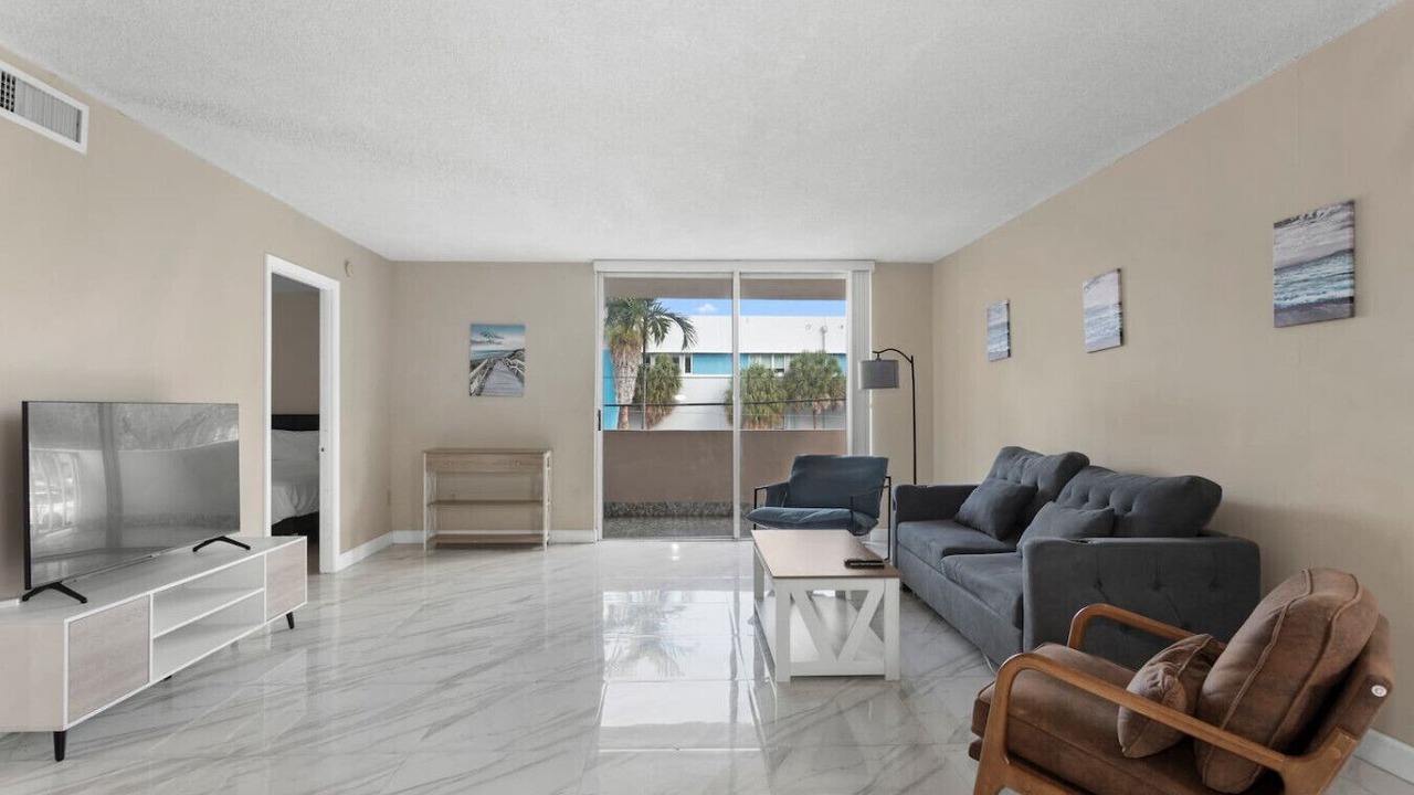 Photo of Livingroom in Bay Harbor Islands
