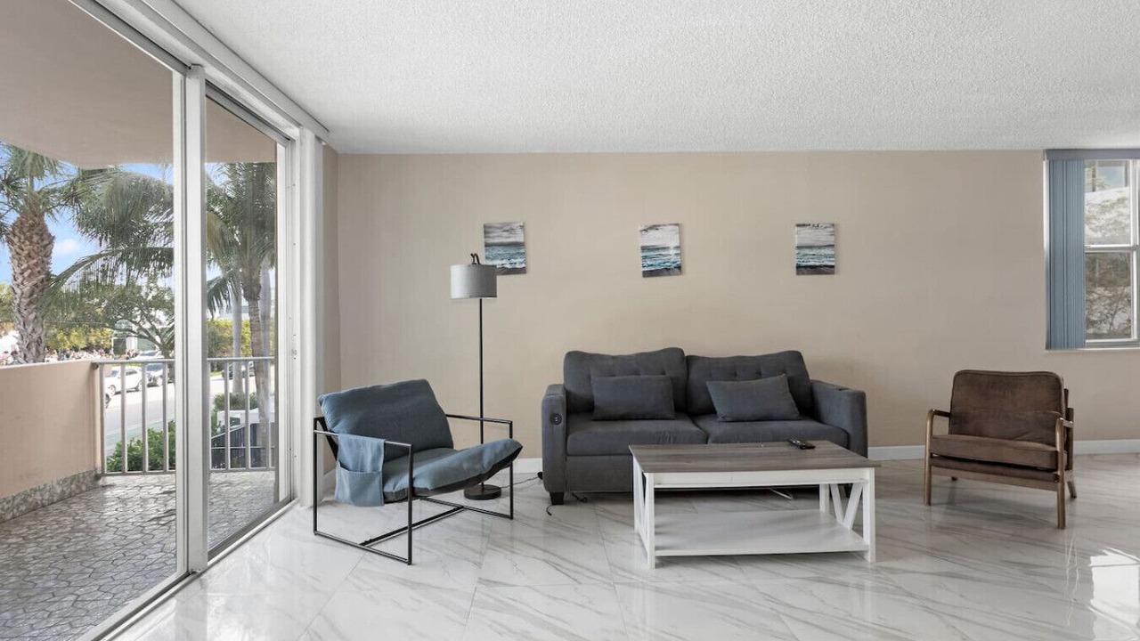 Photo of Livingroom in Bay Harbor Islands