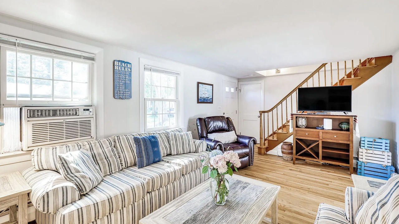 Photo of Livingroom in Falmouth Heights