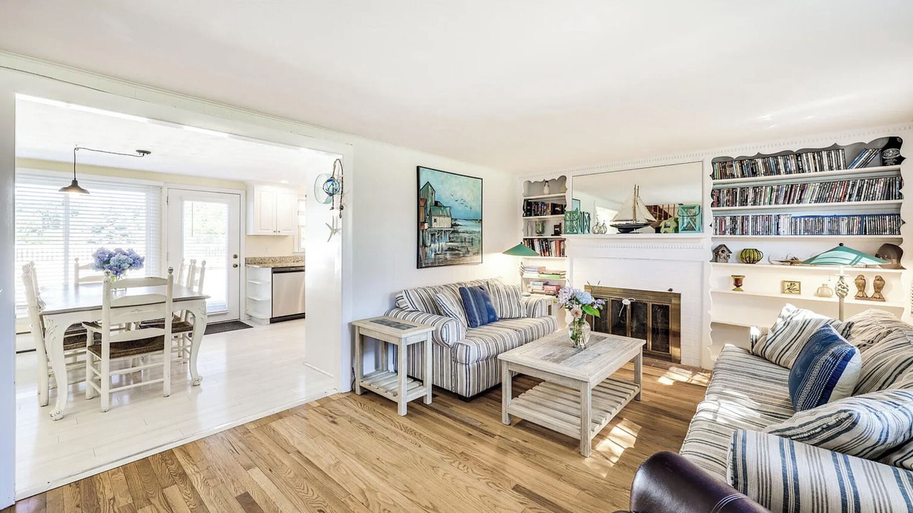 Photo of Livingroom in Falmouth Heights