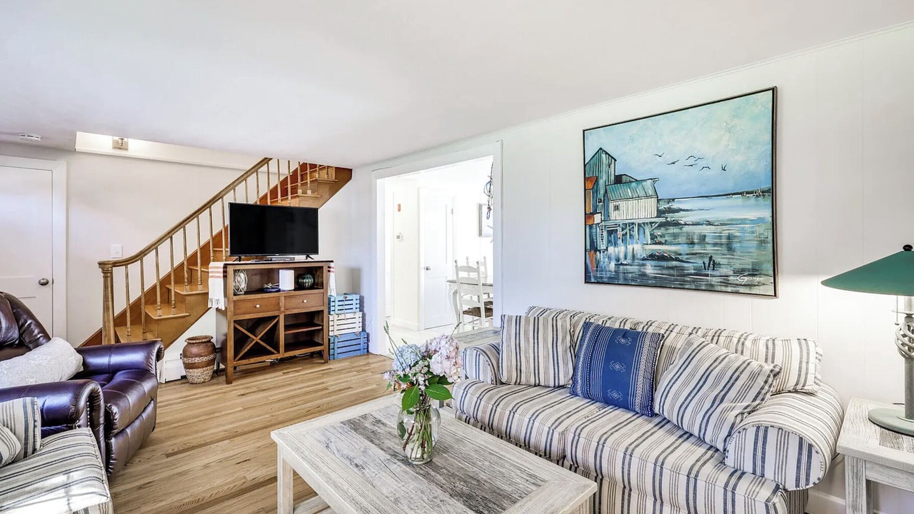 Photo of Livingroom in Falmouth Heights