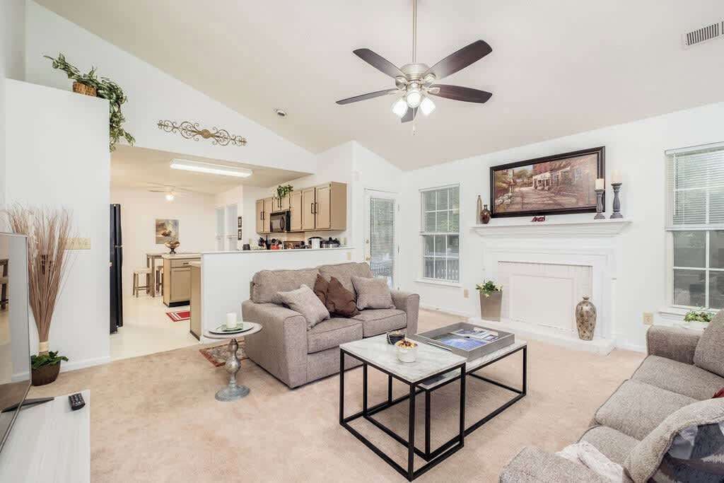 Photo of Livingroom in Matthews