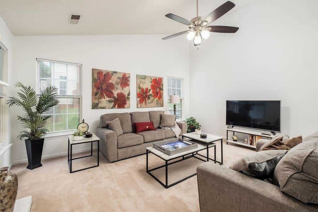 Photo of Livingroom in Matthews