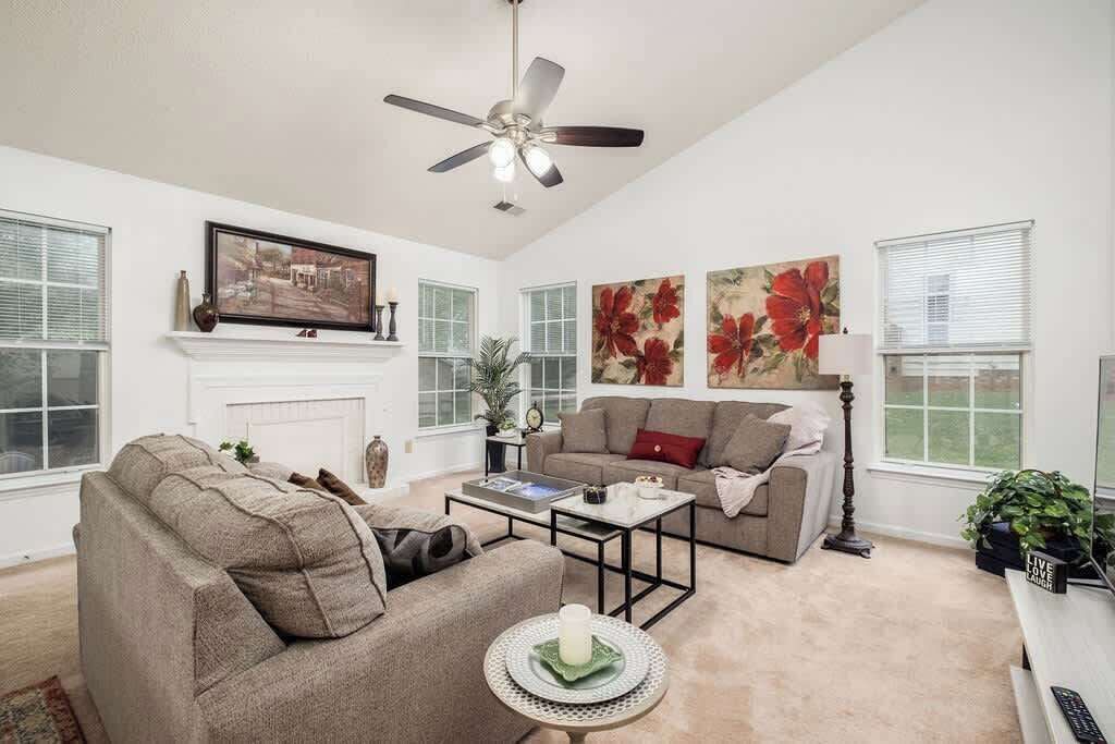 Photo of Livingroom in Matthews