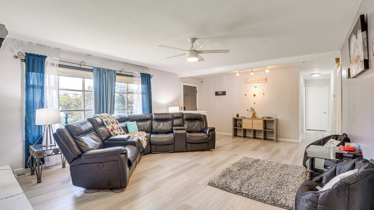 Photo of Livingroom in Ashton-Sandy Spring