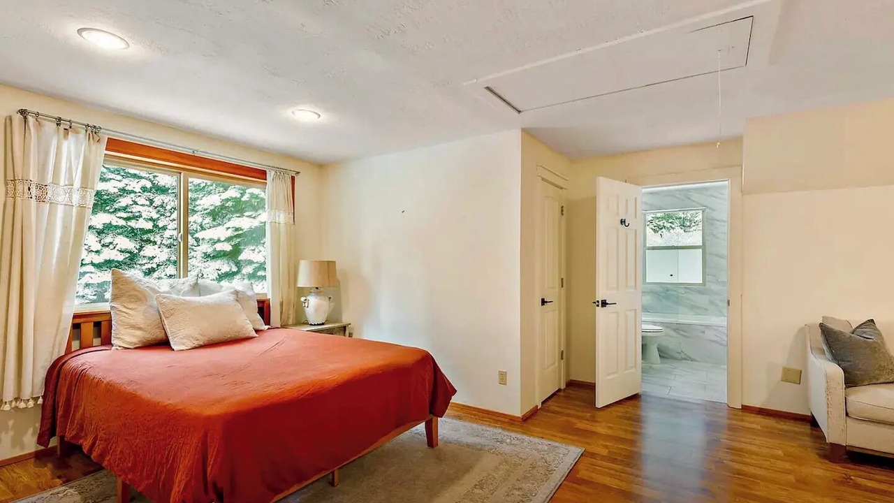 Photo of Bedroom in Ashland