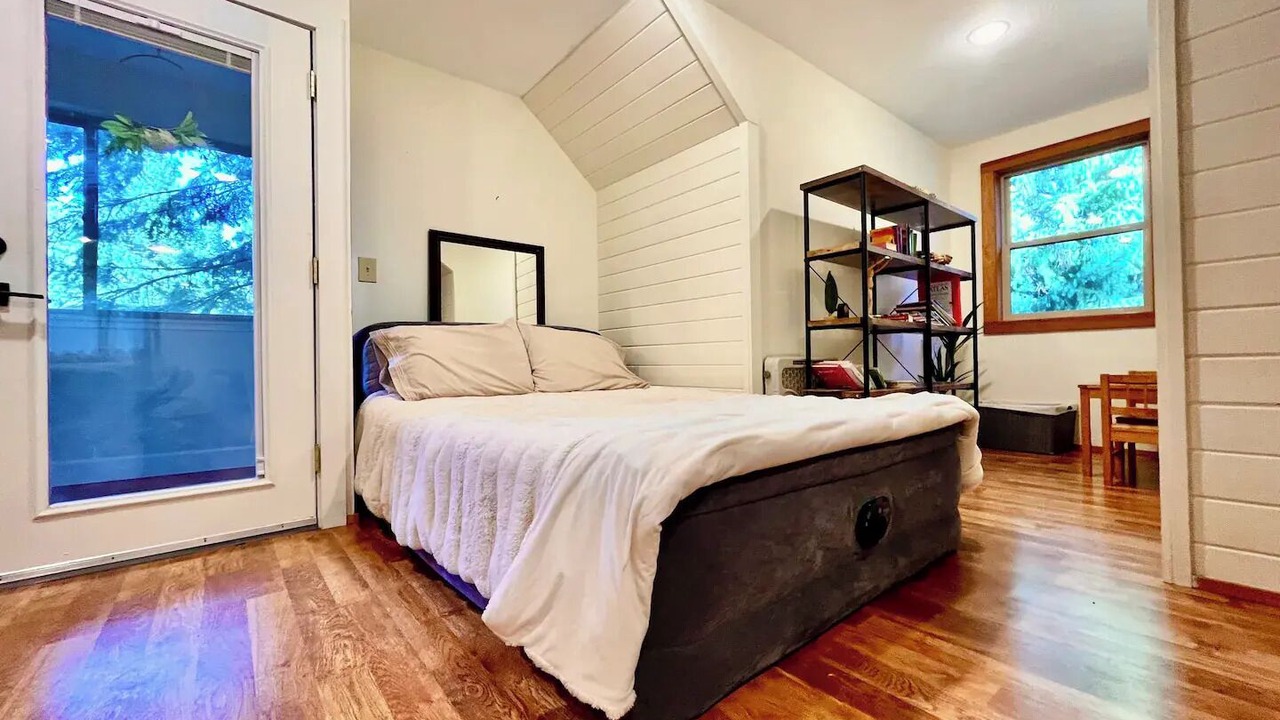 Photo of Bedroom in Ashland