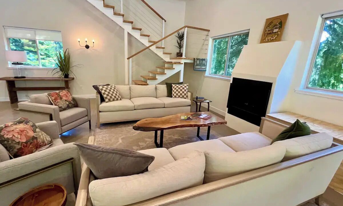 Photo of Livingroom in Ashland