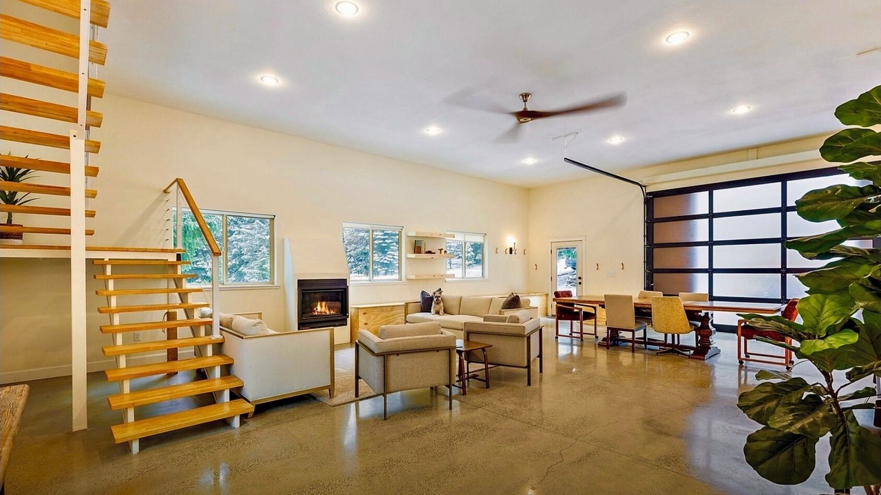 Photo of Livingroom in Ashland