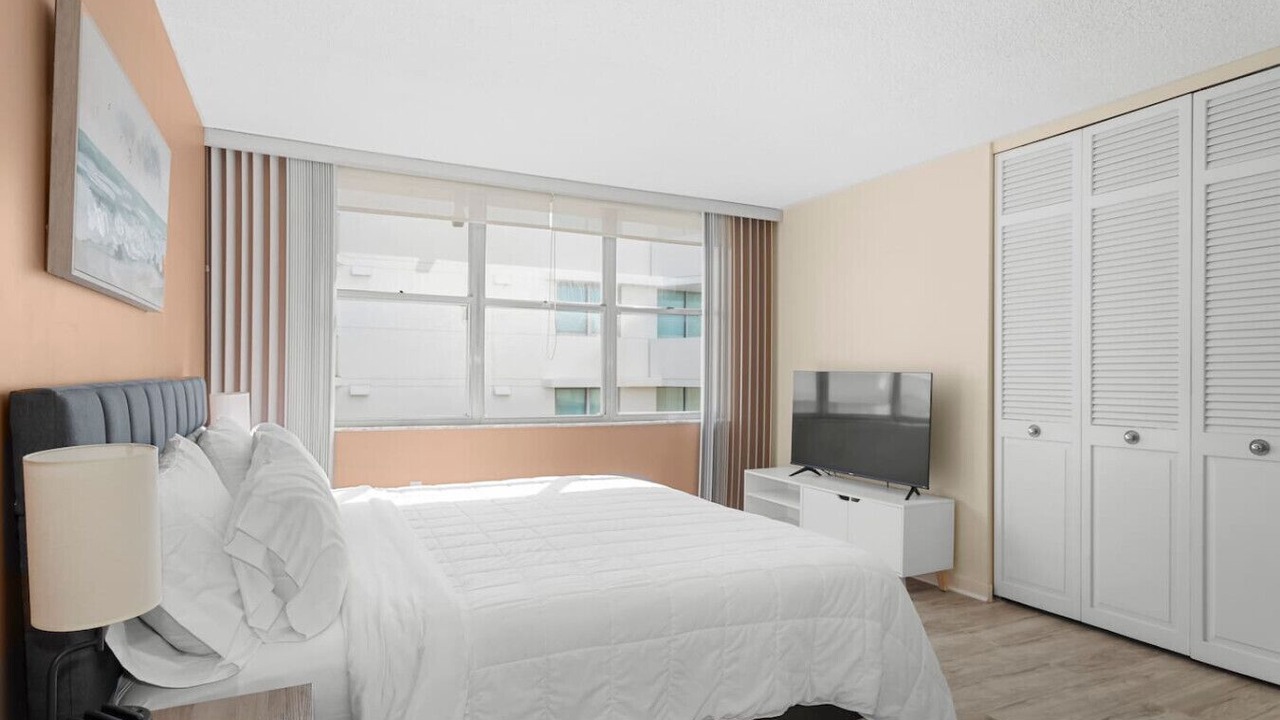 Photo of Bedroom in Bay Harbor Islands