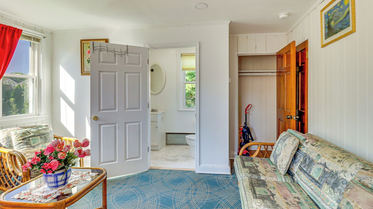 Photo of Livingroom in Wheaton-Glenmont