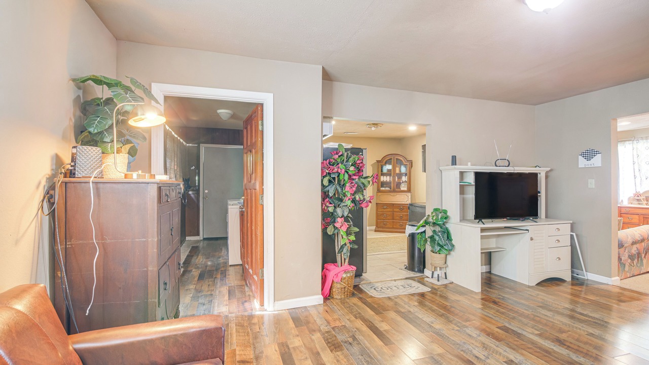 Photo of Livingroom in Poplar Grove