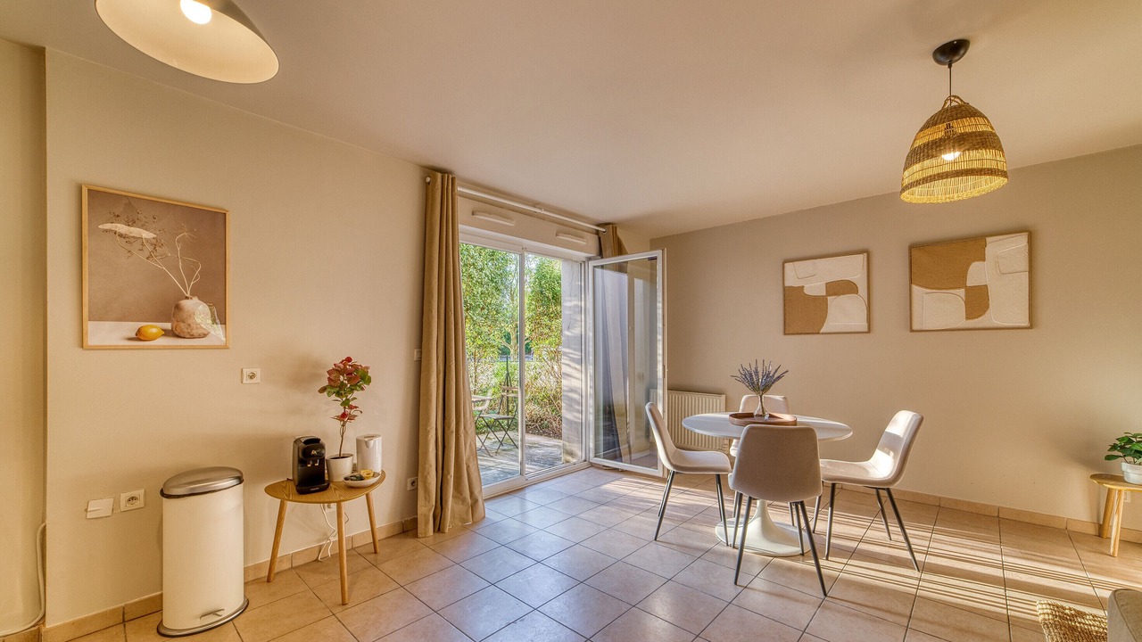 Photo of Others in Bron