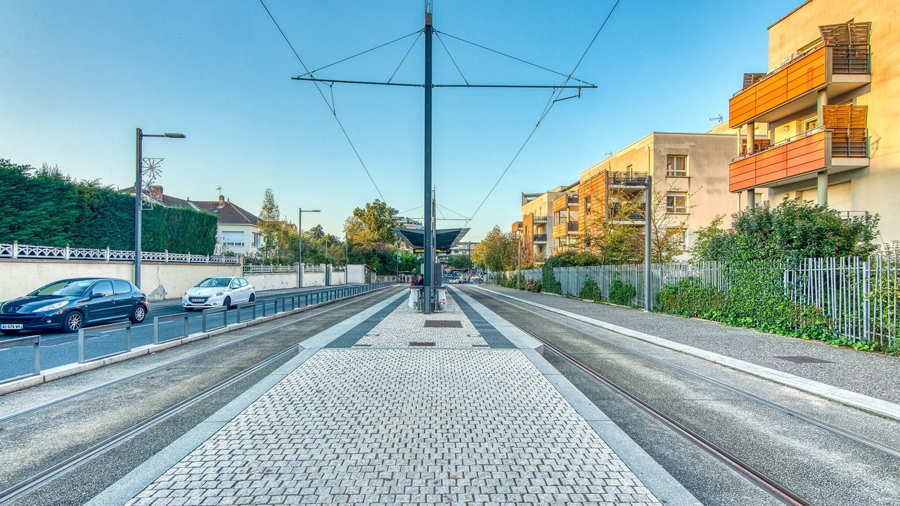 Photo of Others in Bron