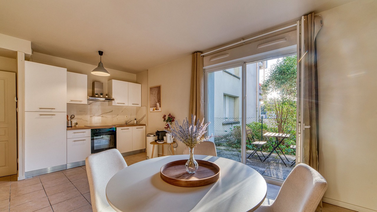 Photo of Others in Bron