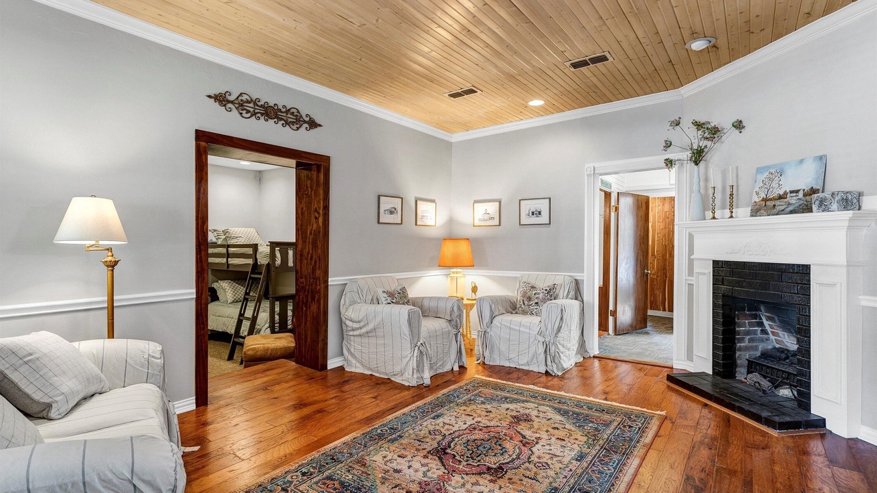 Photo of Livingroom in Glen Rose