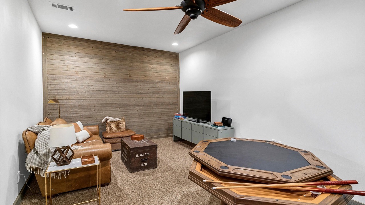 Photo of Bedroom in Glen Rose