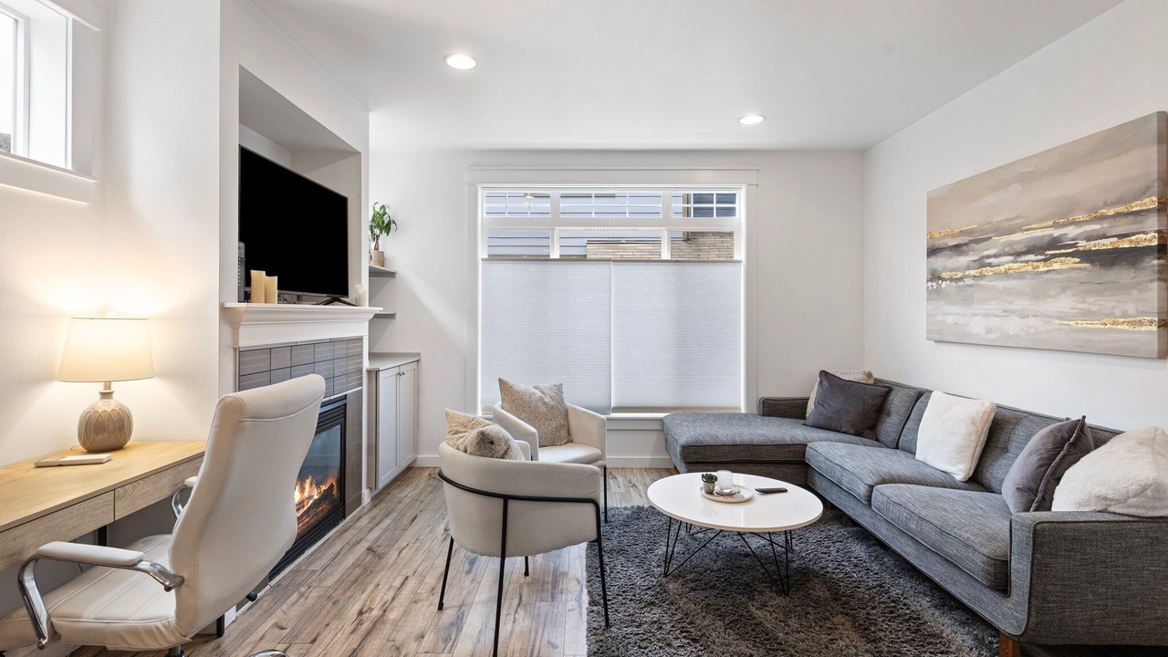 Photo of Livingroom in Eastlake