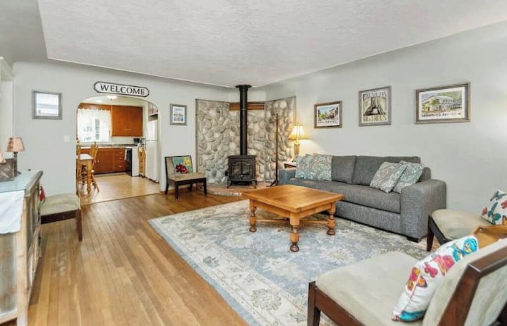 Photo of Livingroom in Angels Camp