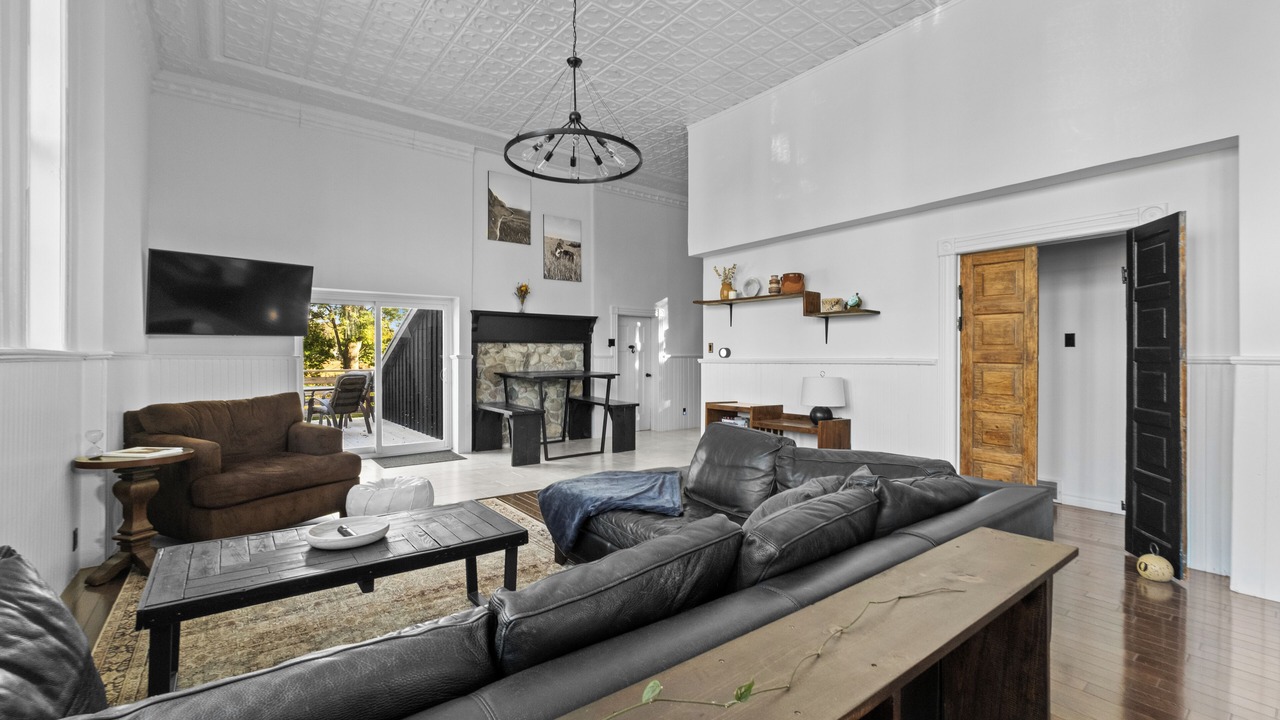Photo of Livingroom in Kincardine