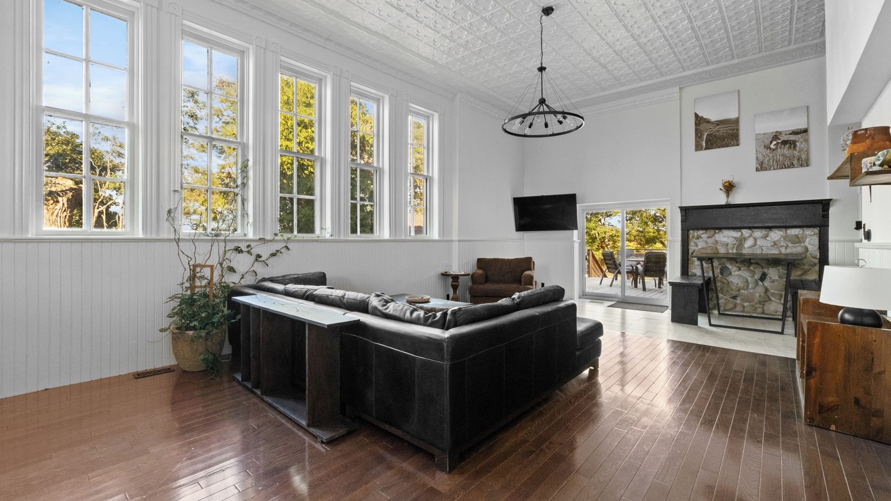 Photo of Livingroom in Kincardine