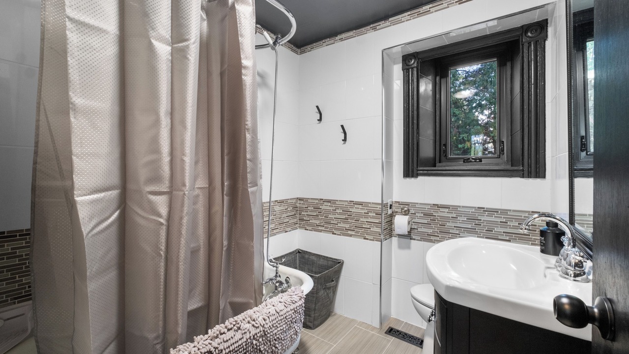 Photo of Bathroom in Kincardine