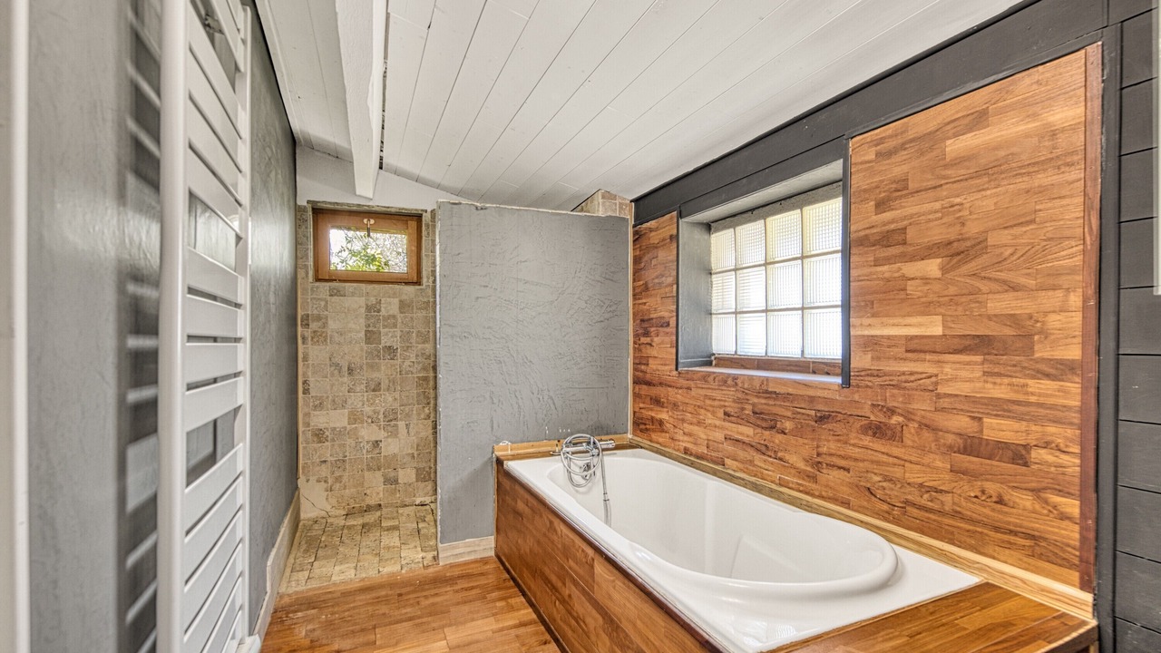 Photo of Bathroom in Petit-Palais-et-Cornemps