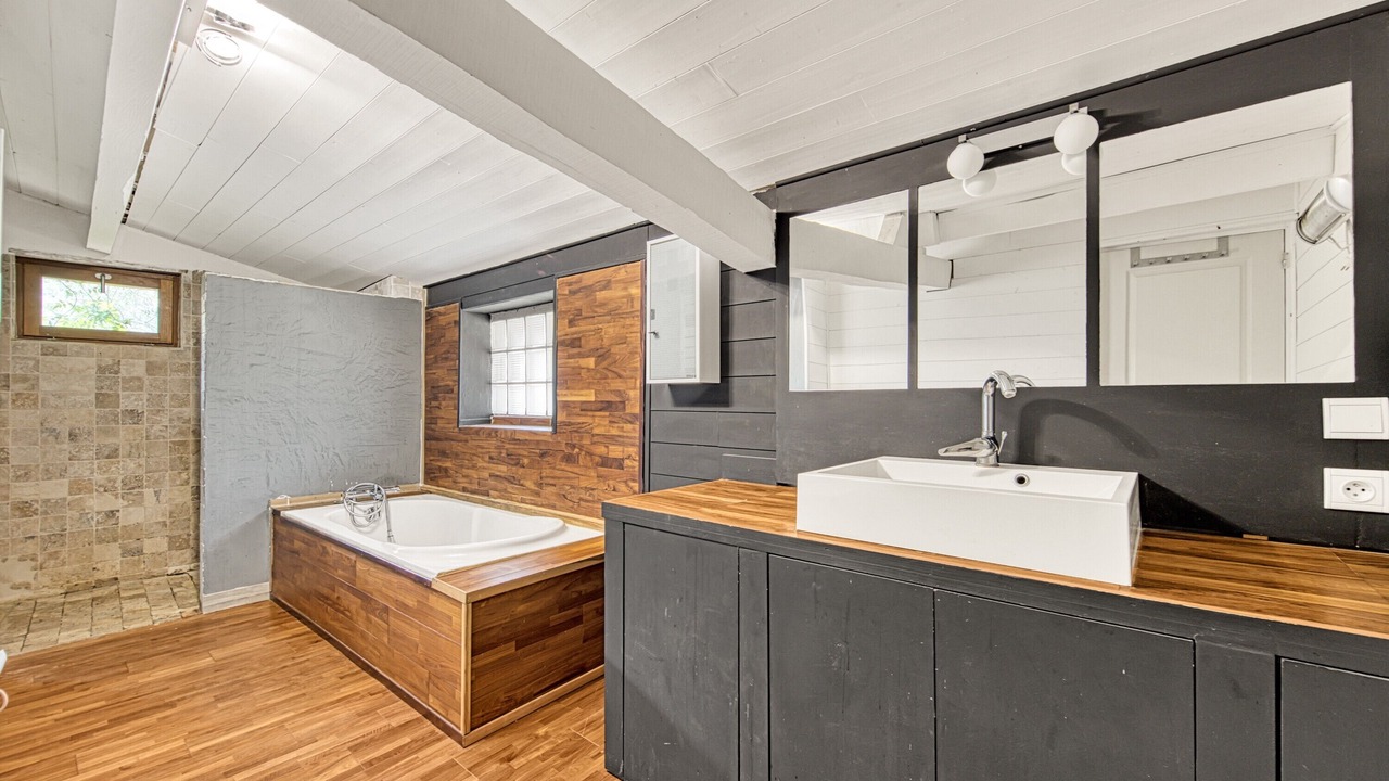 Photo of Bathroom in Petit-Palais-et-Cornemps
