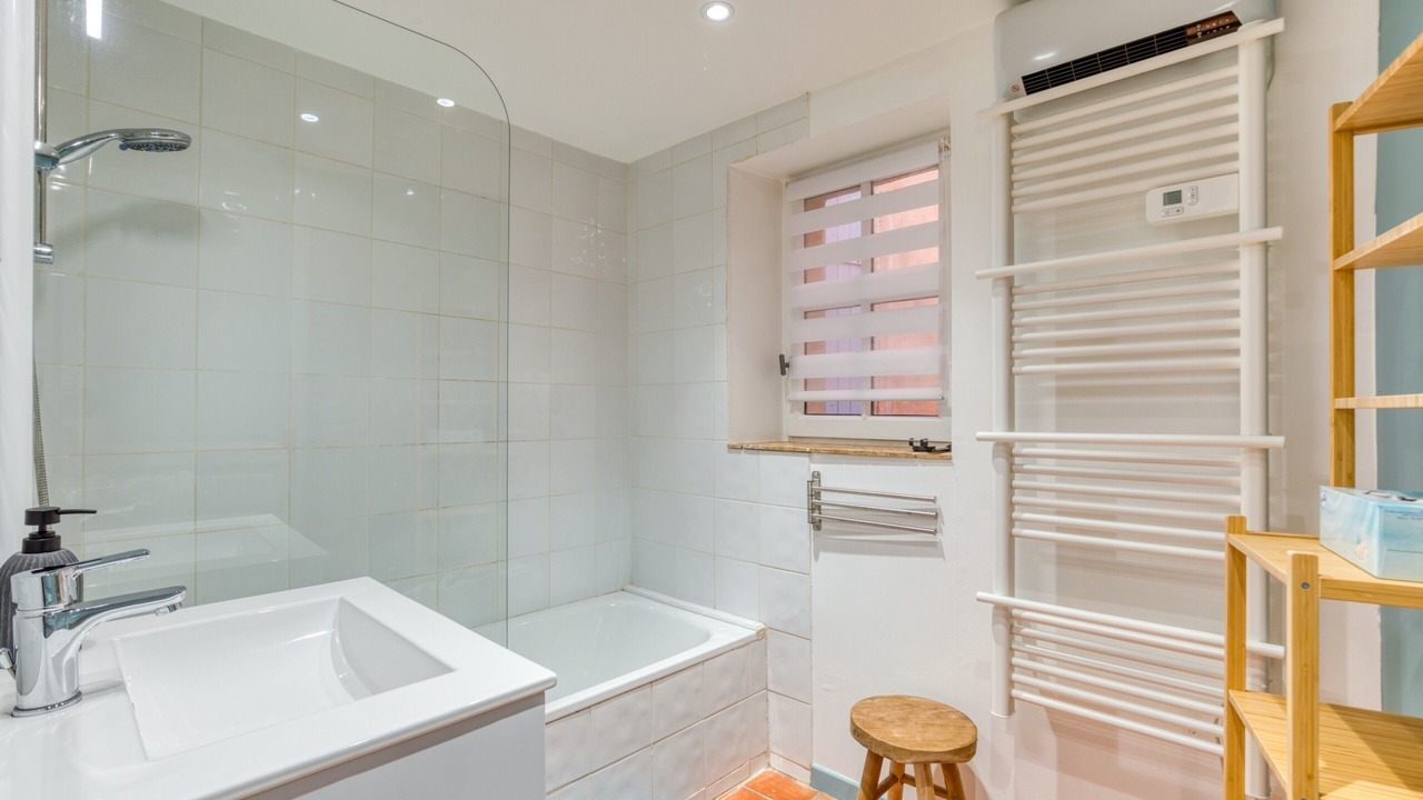 Photo of Bathroom in Beziers City Centre