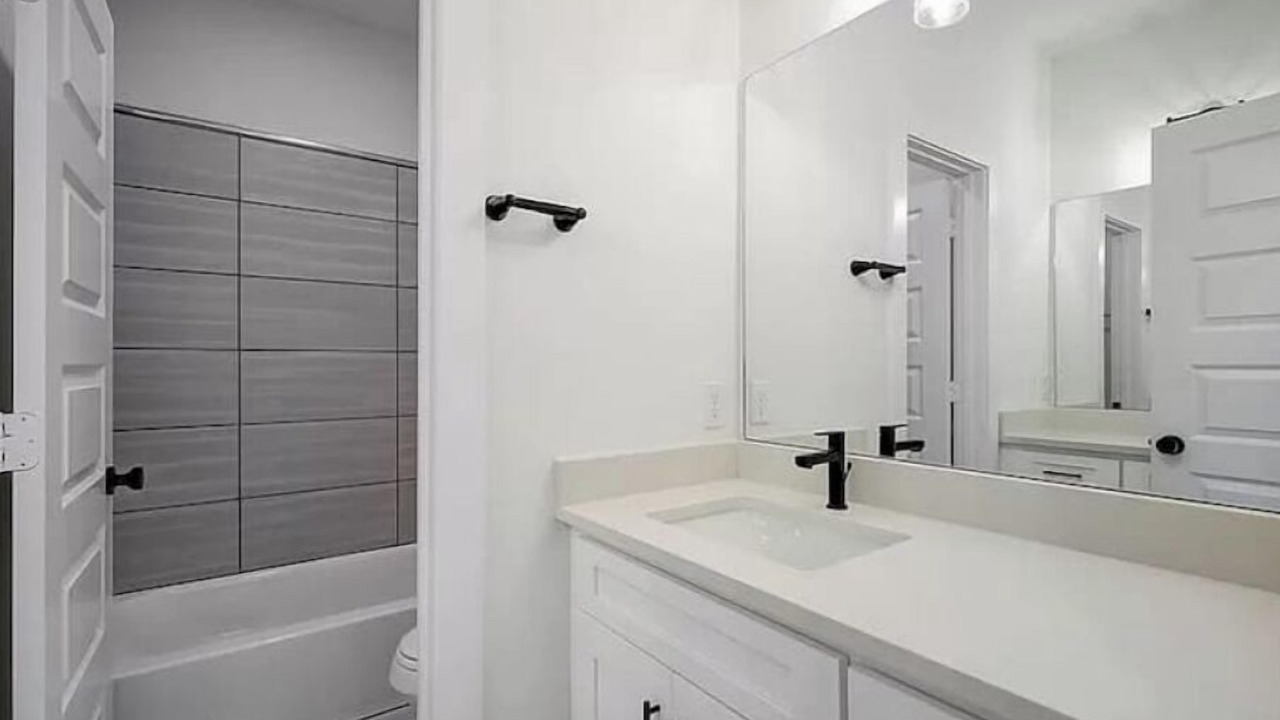 Photo of Bathroom in Clodine