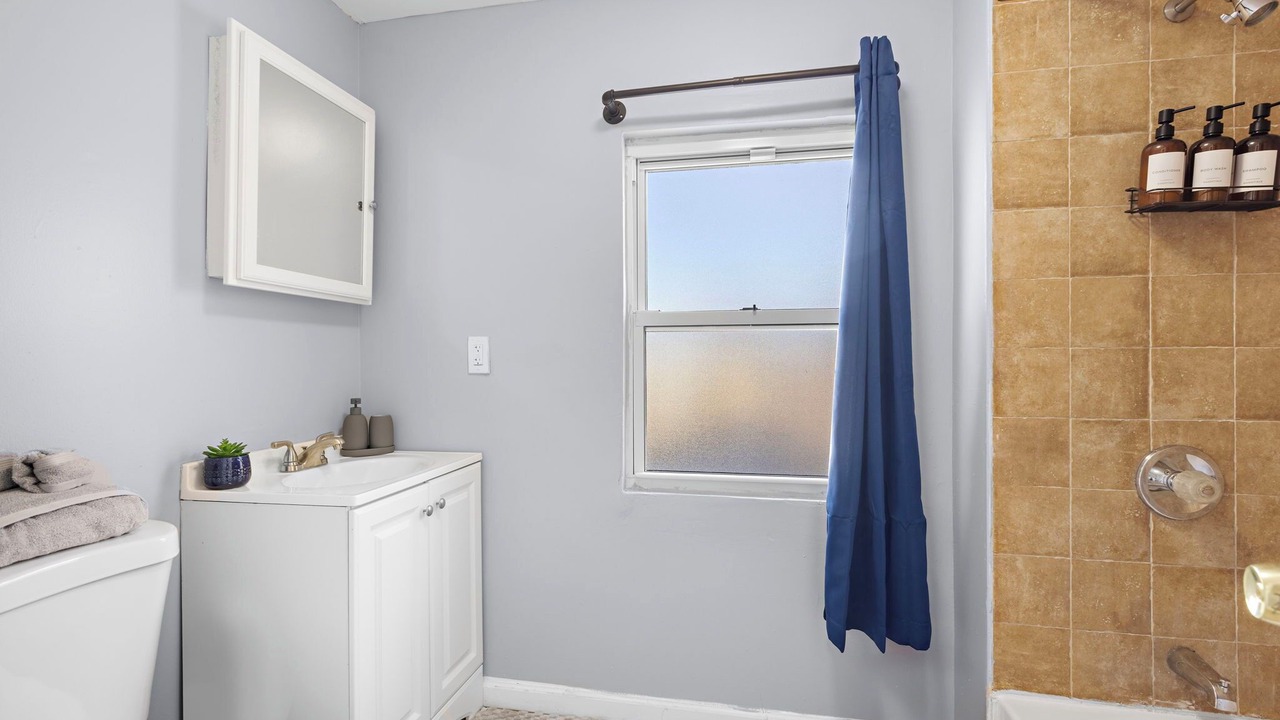 Photo of Bathroom in Weequahic