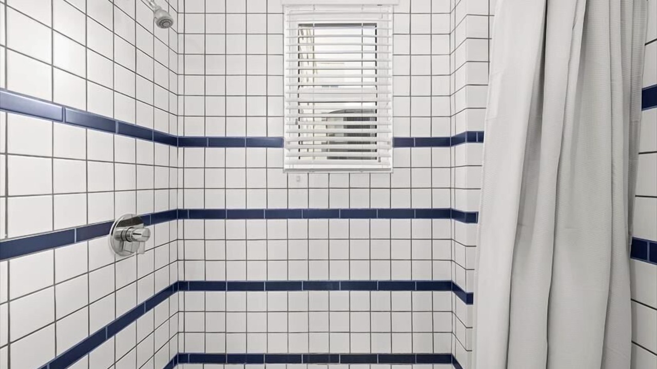 Photo of Bathroom in West Avenue
