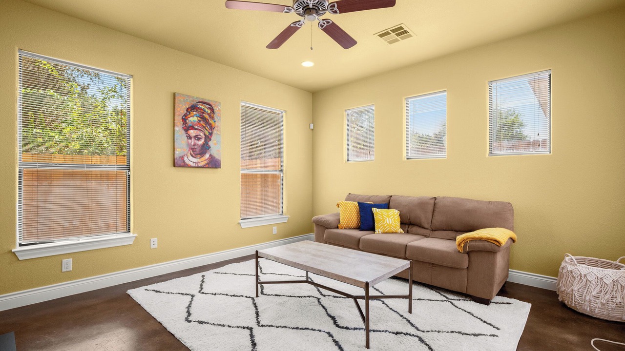 Photo of Livingroom in Heritage Hills