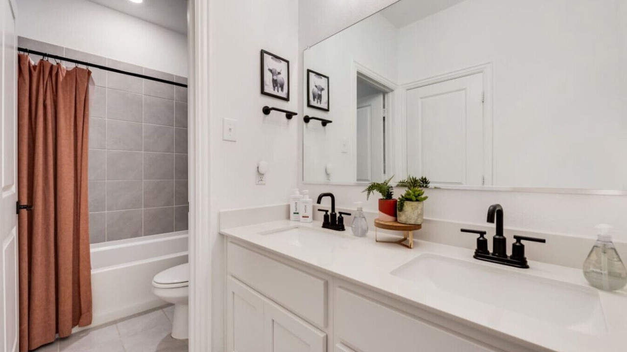 Photo of Bathroom in Haslet