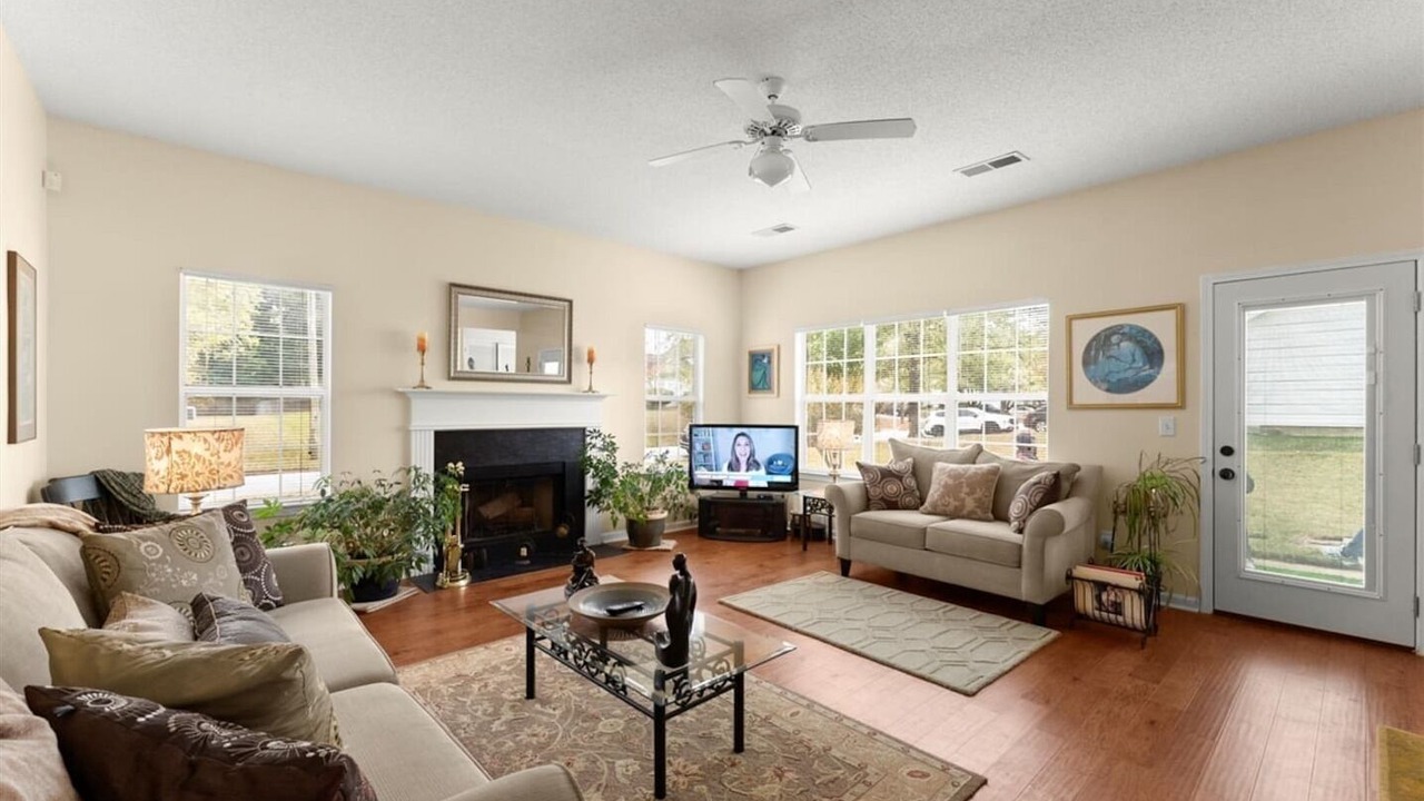 Photo of Livingroom in Belmont