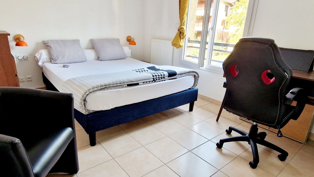 Photo of Bedroom in Prevessin-Moens