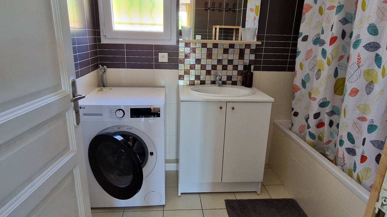 Photo of Bathroom in Prevessin-Moens