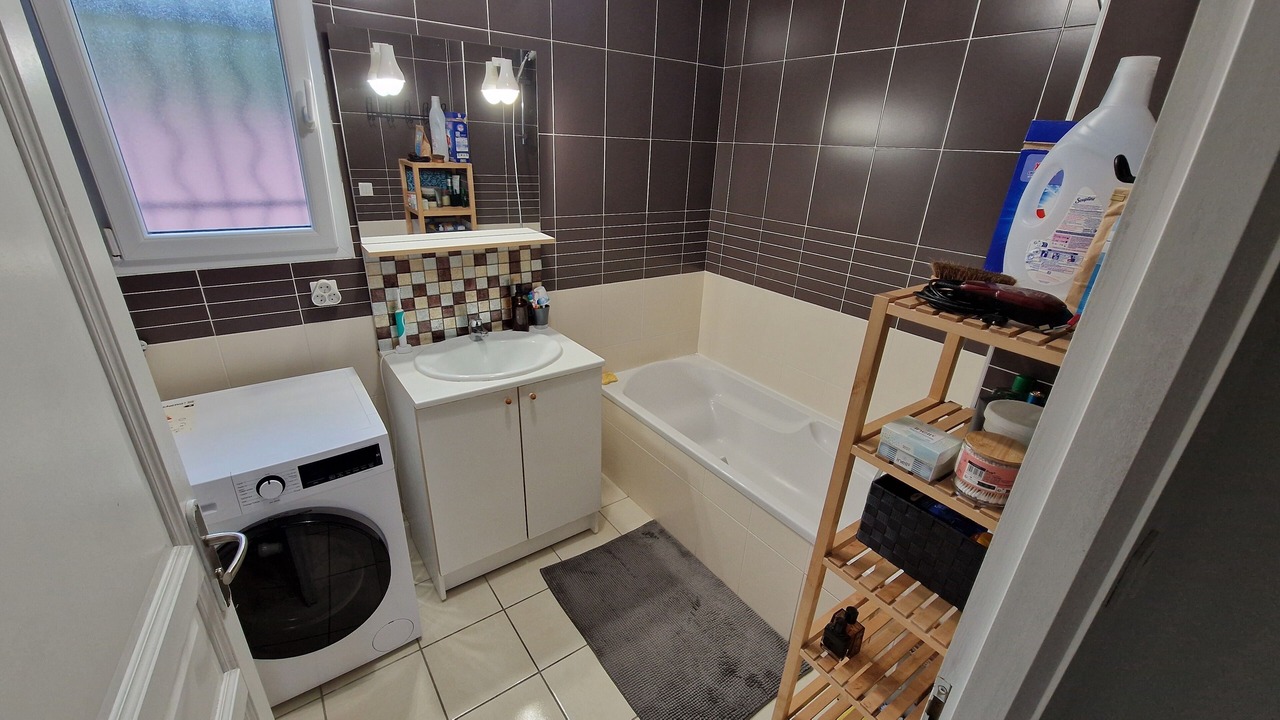 Photo of Bathroom in Prevessin-Moens