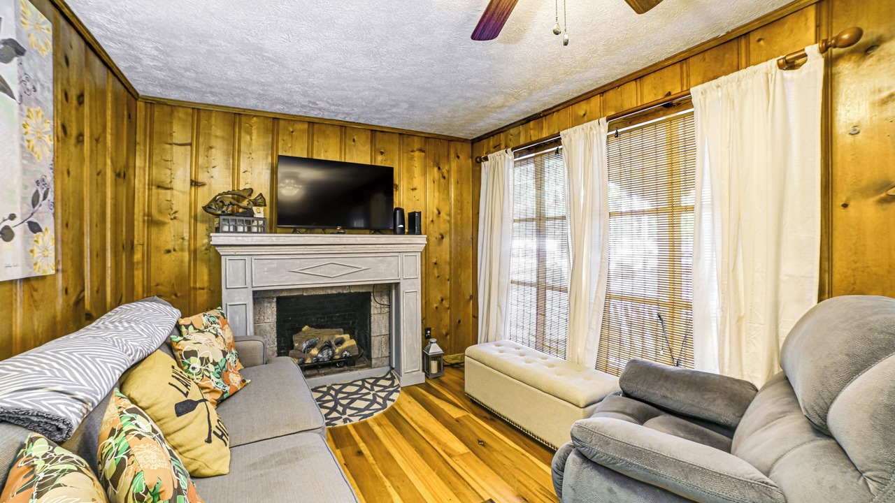 Photo of Bedroom in Springville