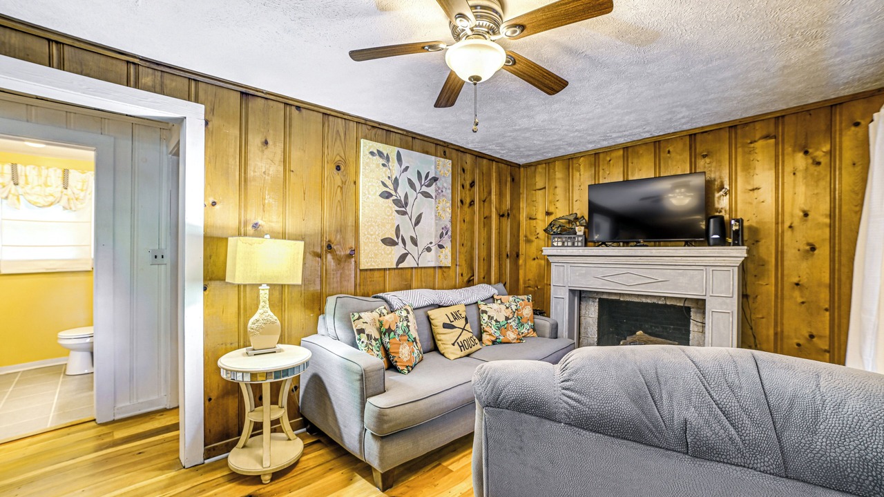 Photo of Livingroom in Springville