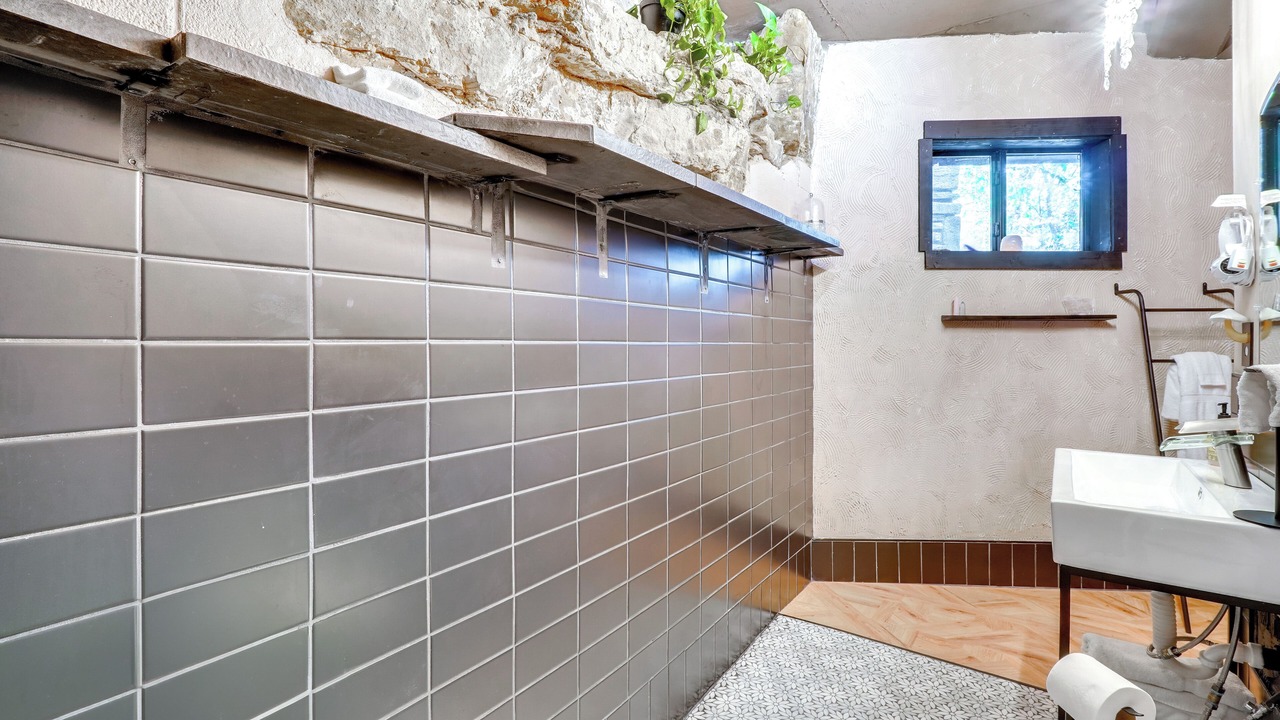Photo of Bathroom in Lost Bridge Village