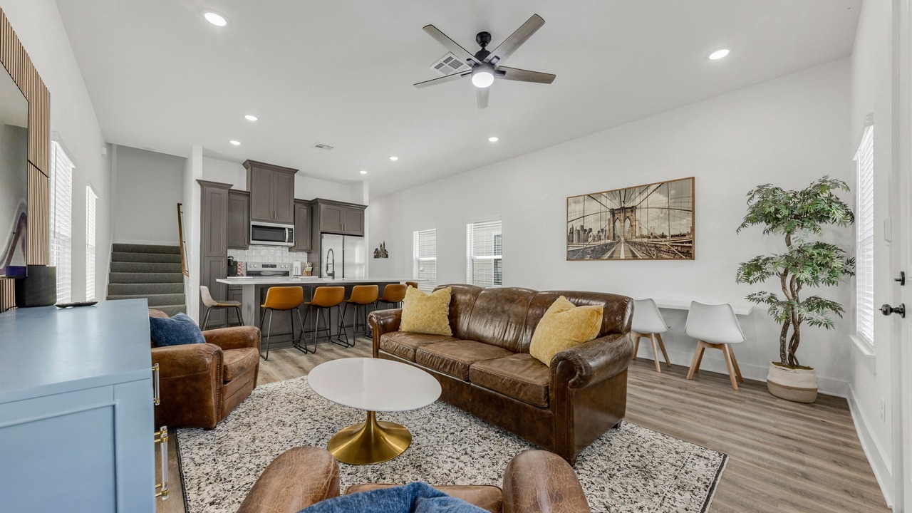 Photo of Livingroom in College Station