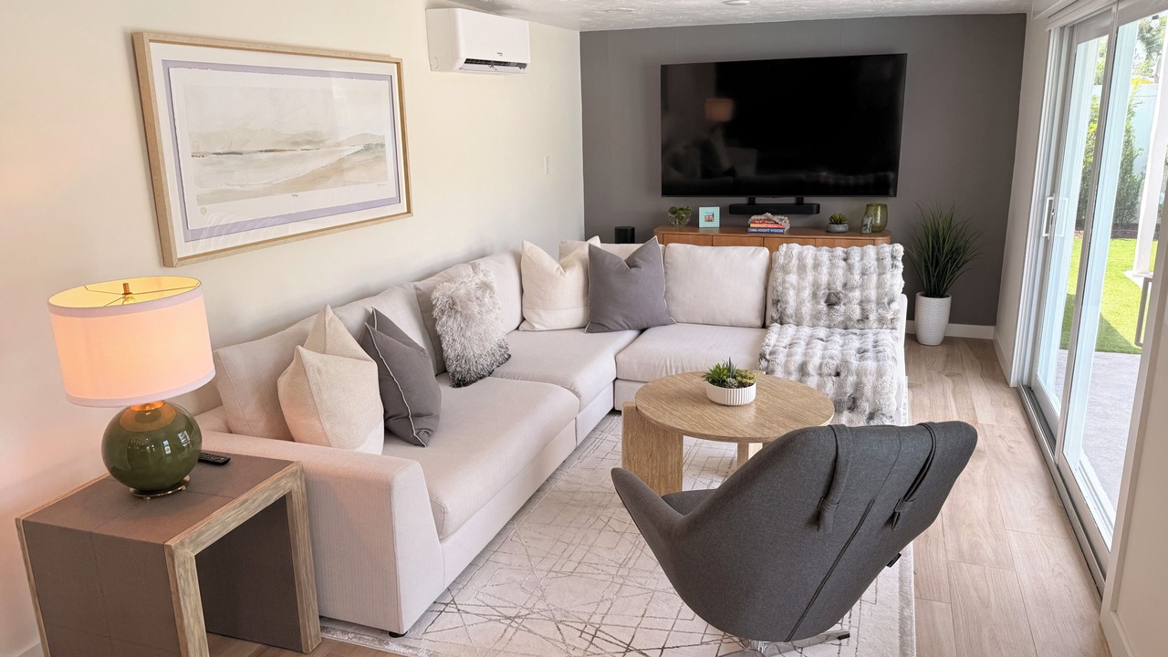 Photo of Livingroom in Tropic Palms