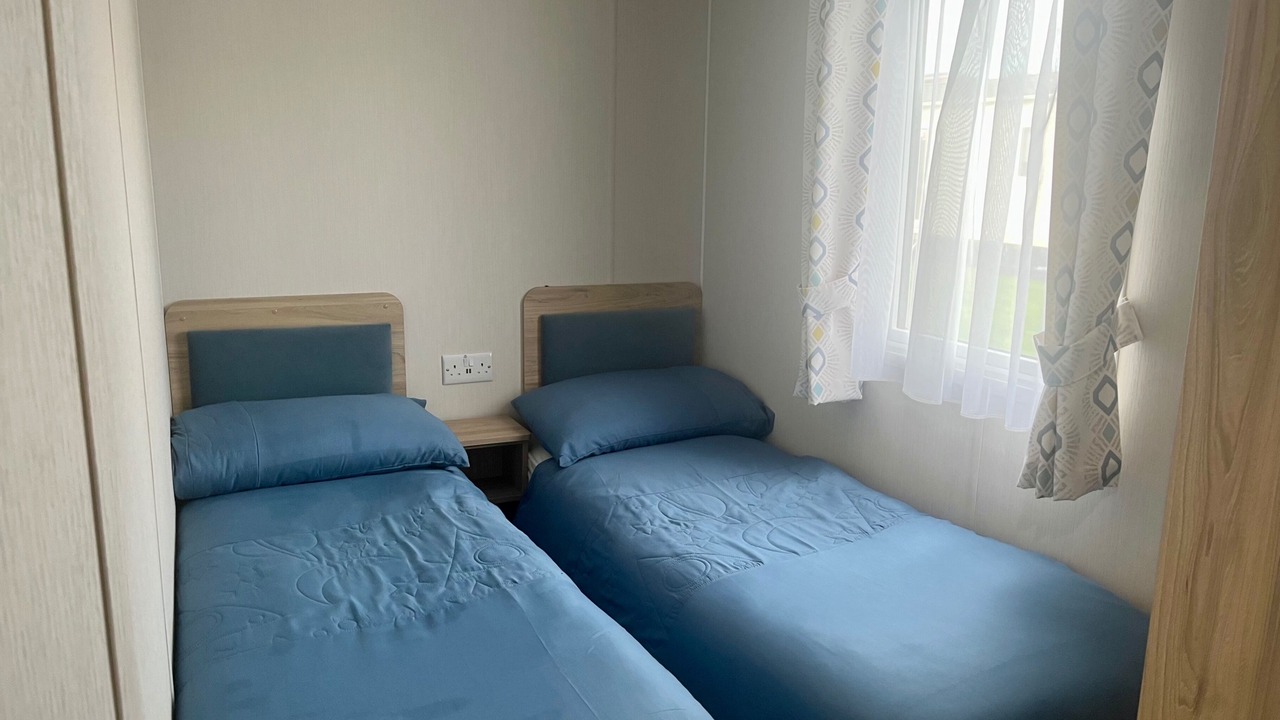 Photo of Others in Cayton Bay