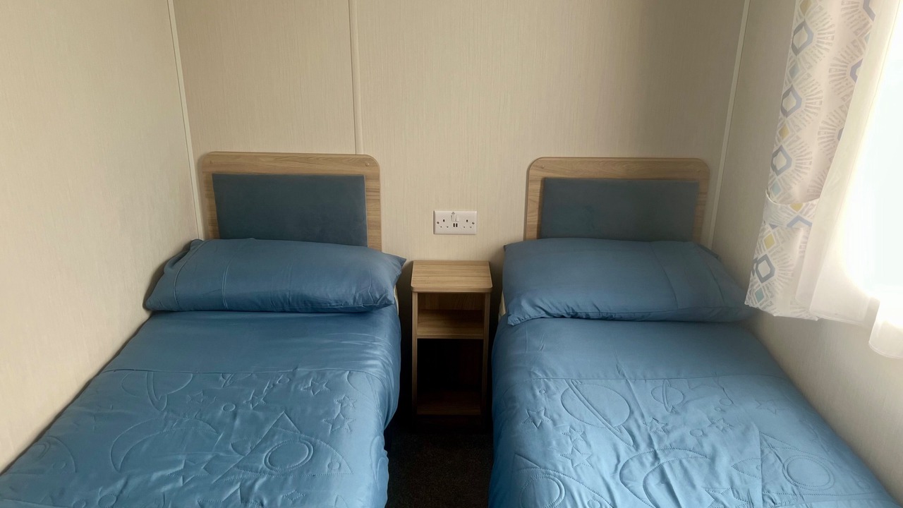 Photo of Others in Cayton Bay