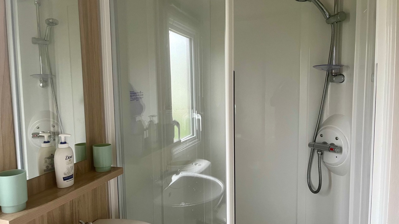 Photo of Bathroom in Cayton Bay