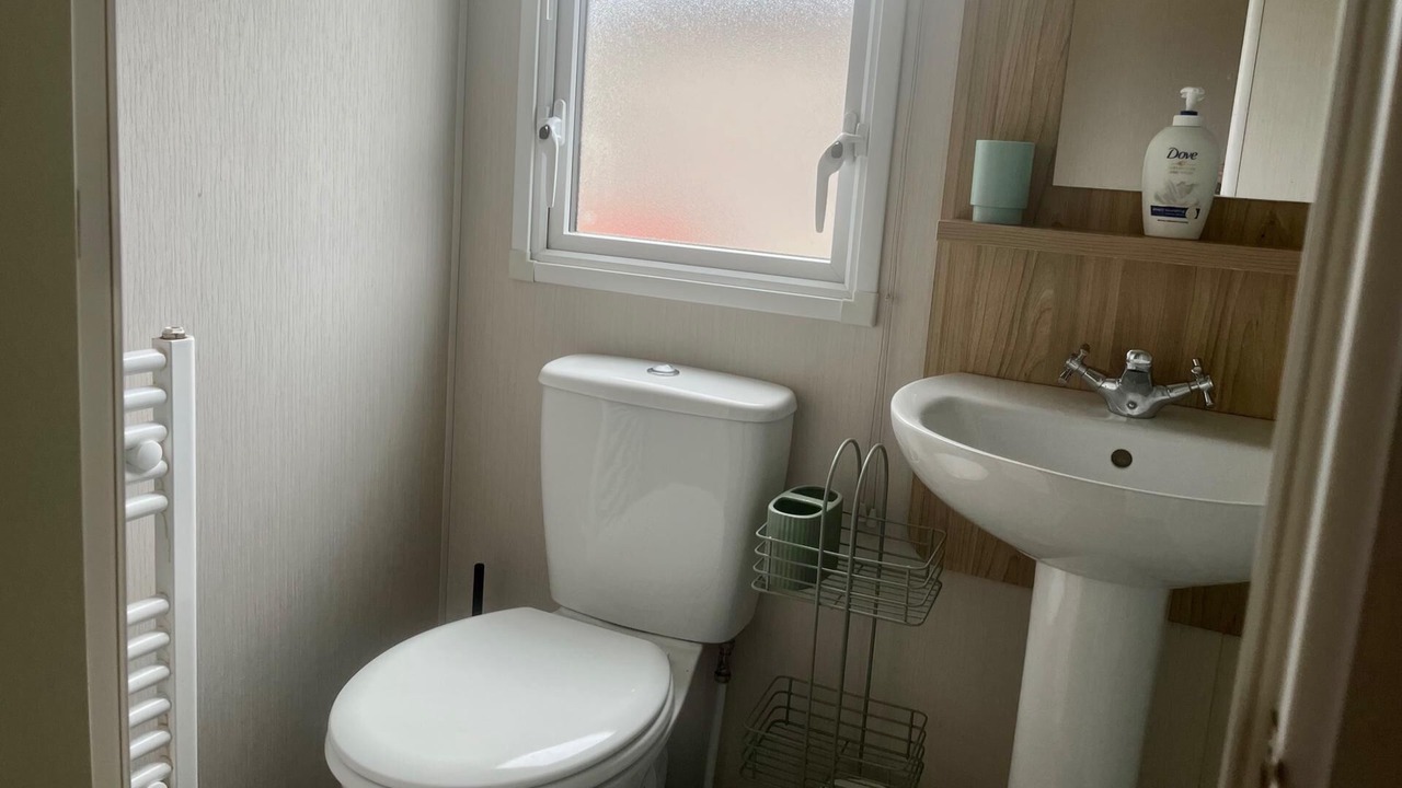 Photo of Others in Cayton Bay